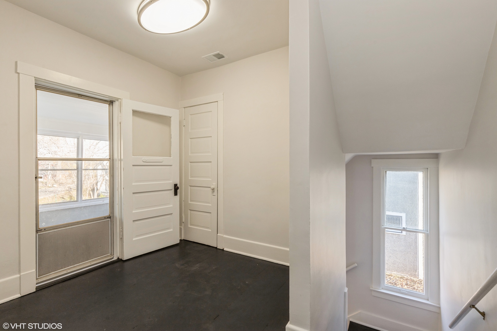 329 W Maple Avenue #327, Libertyville, IL 60048