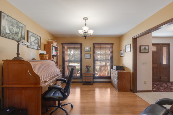 38W512 BITTERSWEET Lane, Elgin, IL 60124