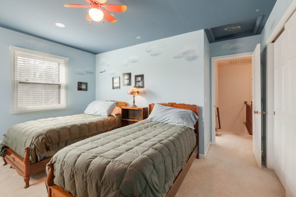 38W512 BITTERSWEET Lane, Elgin, IL 60124