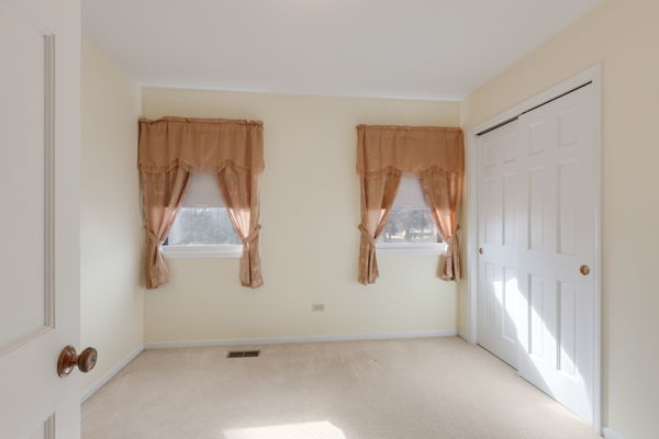 38W512 BITTERSWEET Lane, Elgin, IL 60124