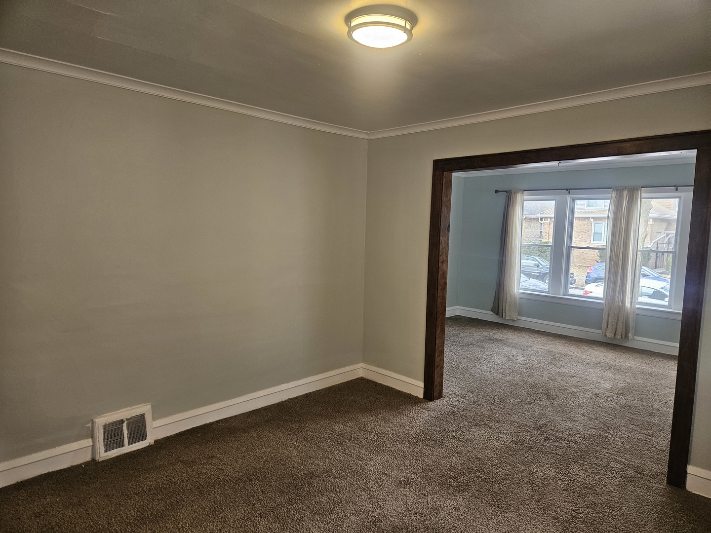 6125 W Newport Avenue, Chicago, IL 60634