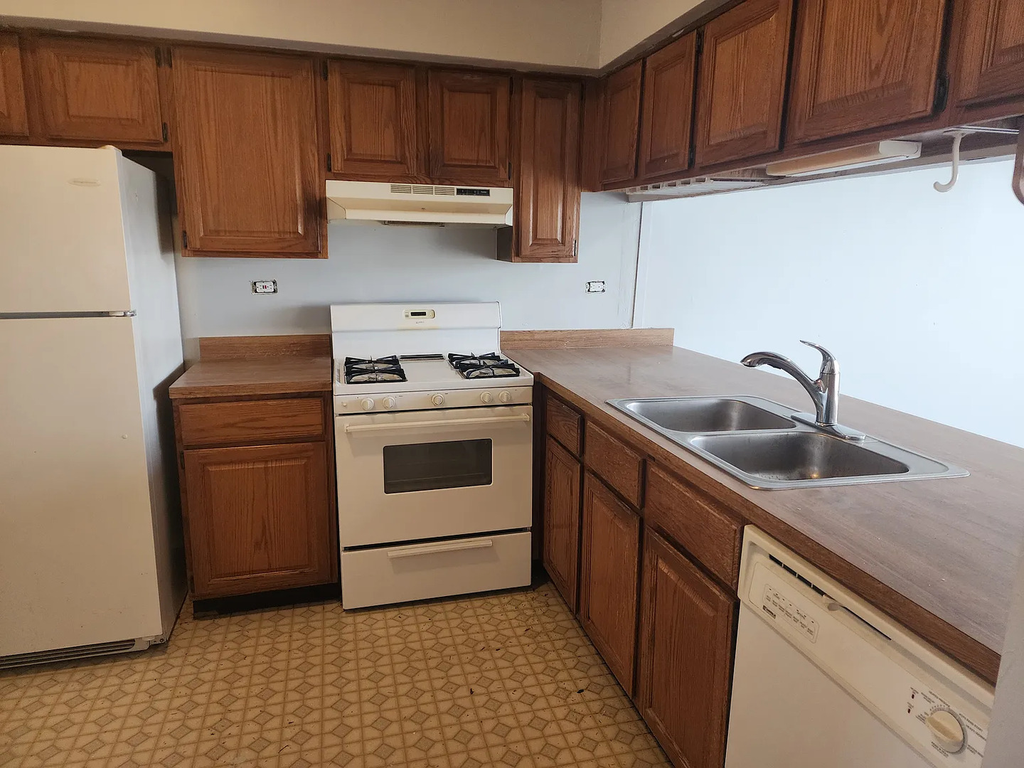 1510 Golfview Court #1510, Glendale Heights, IL 60139