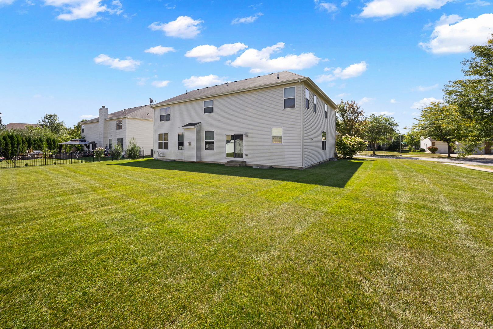 1916 BLUE HERON Circle, Bartlett, IL 60103