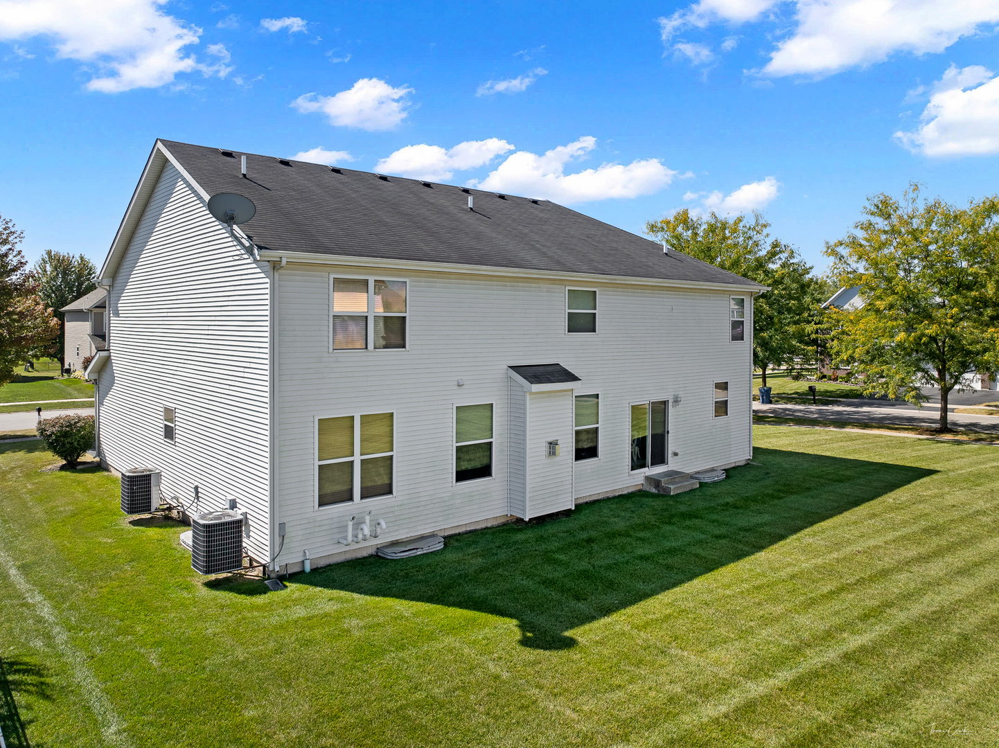 1916 BLUE HERON Circle, Bartlett, IL 60103