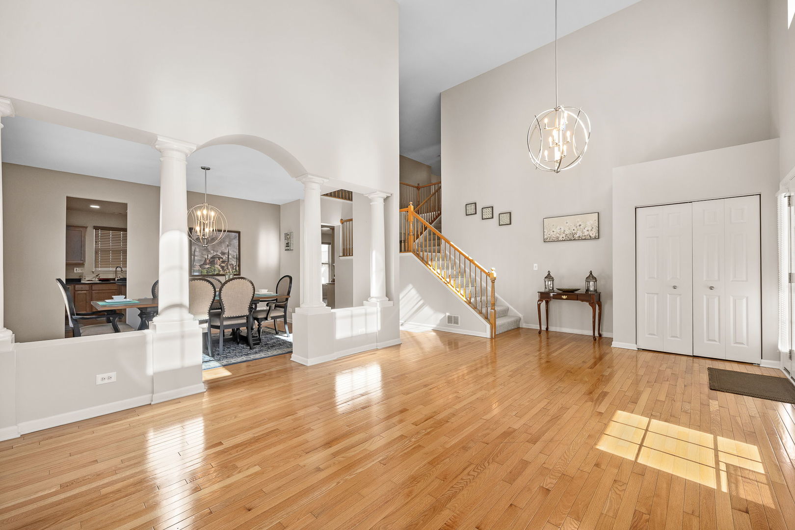 1916 BLUE HERON Circle, Bartlett, IL 60103