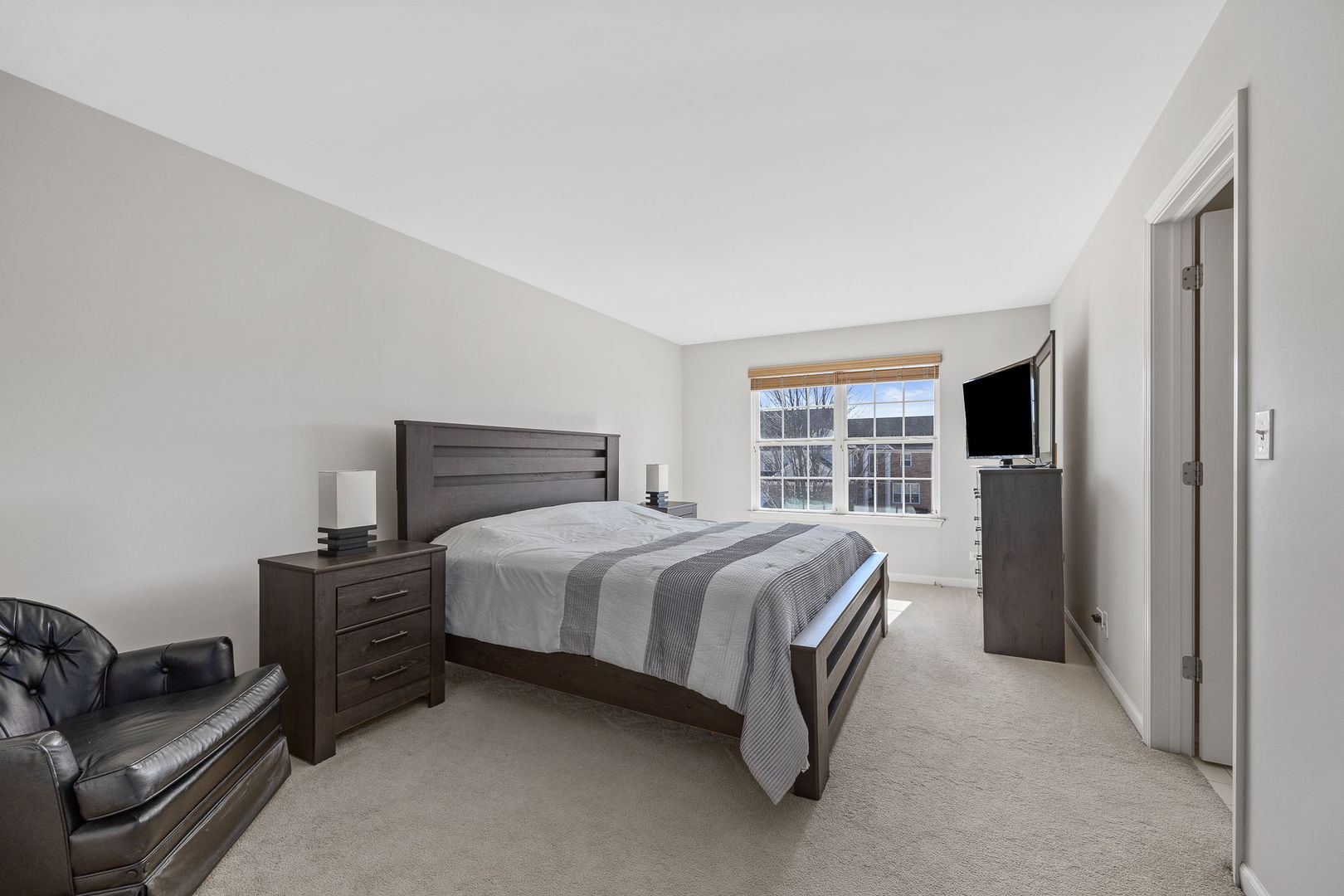 1916 BLUE HERON Circle, Bartlett, IL 60103