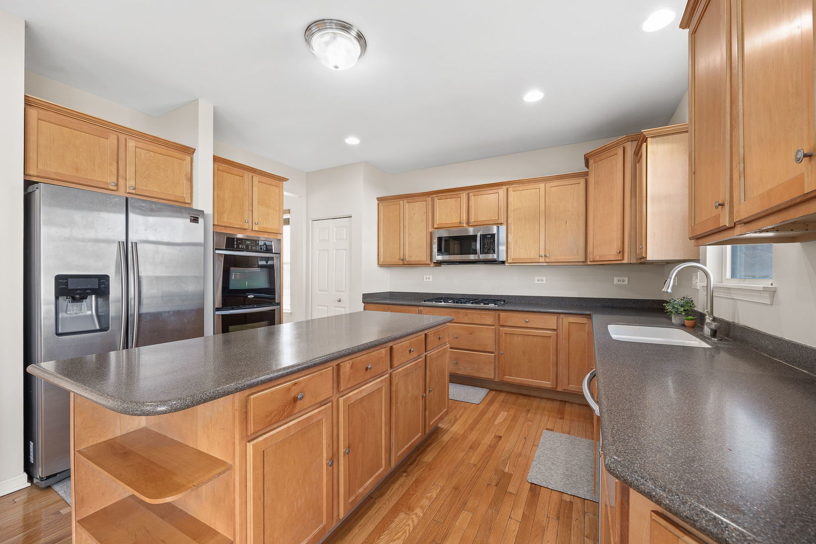 1916 BLUE HERON Circle, Bartlett, IL 60103