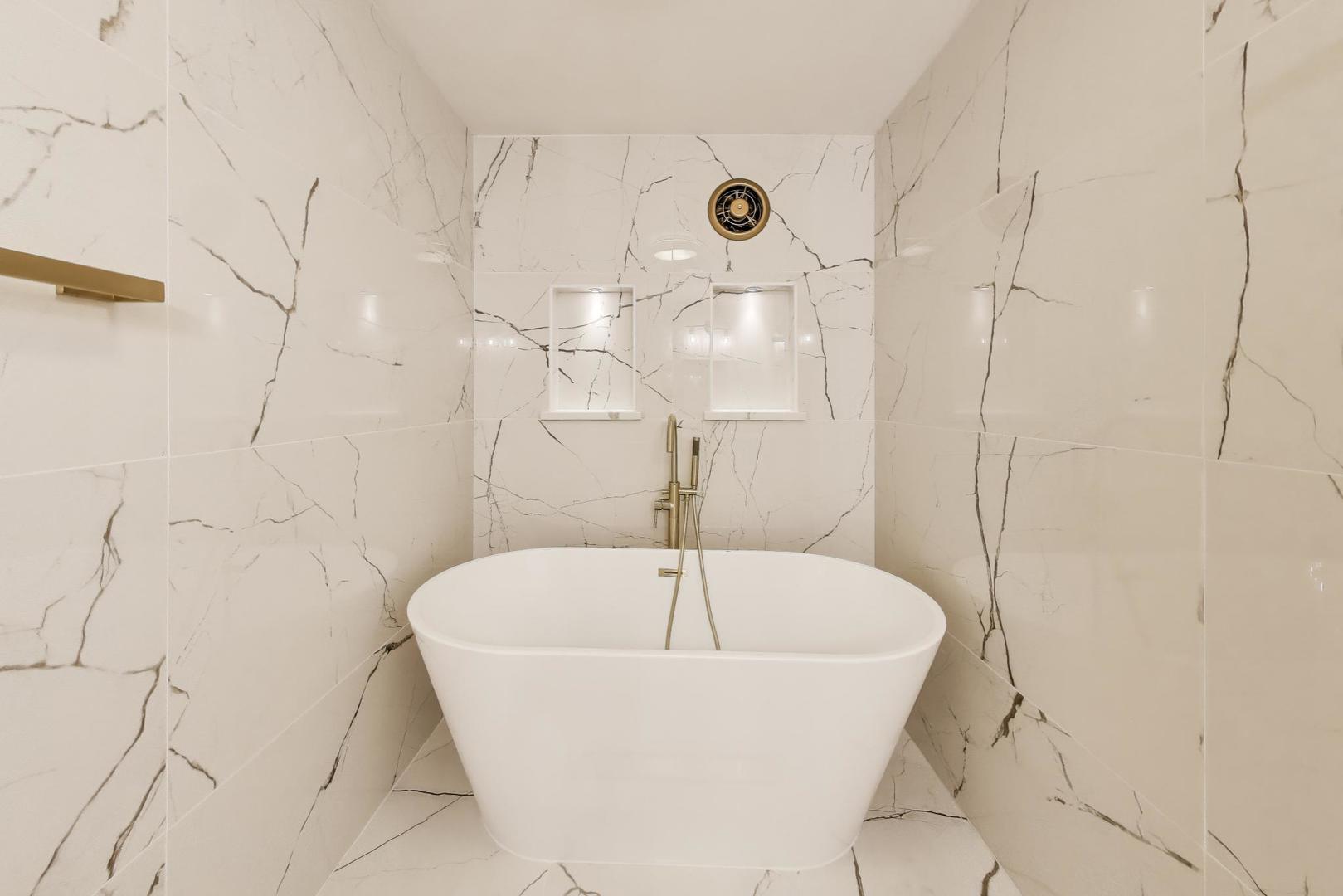 940 W Glenlake Avenue #19C, Chicago, IL 60660