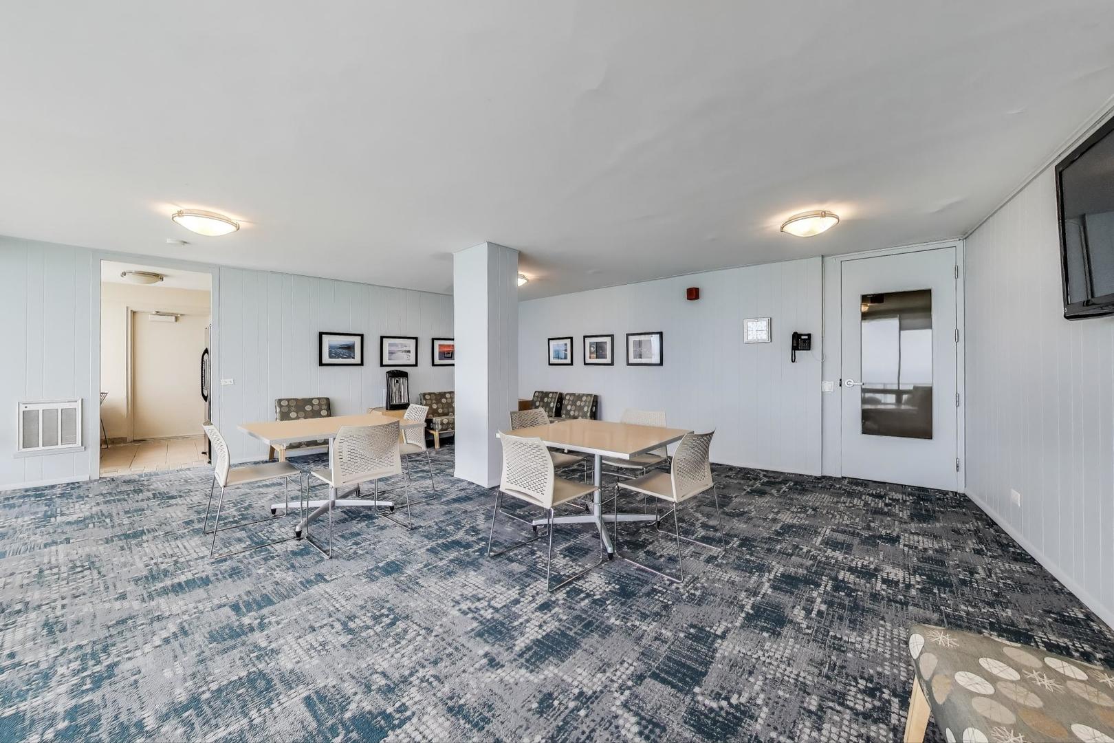 940 W Glenlake Avenue #19C, Chicago, IL 60660