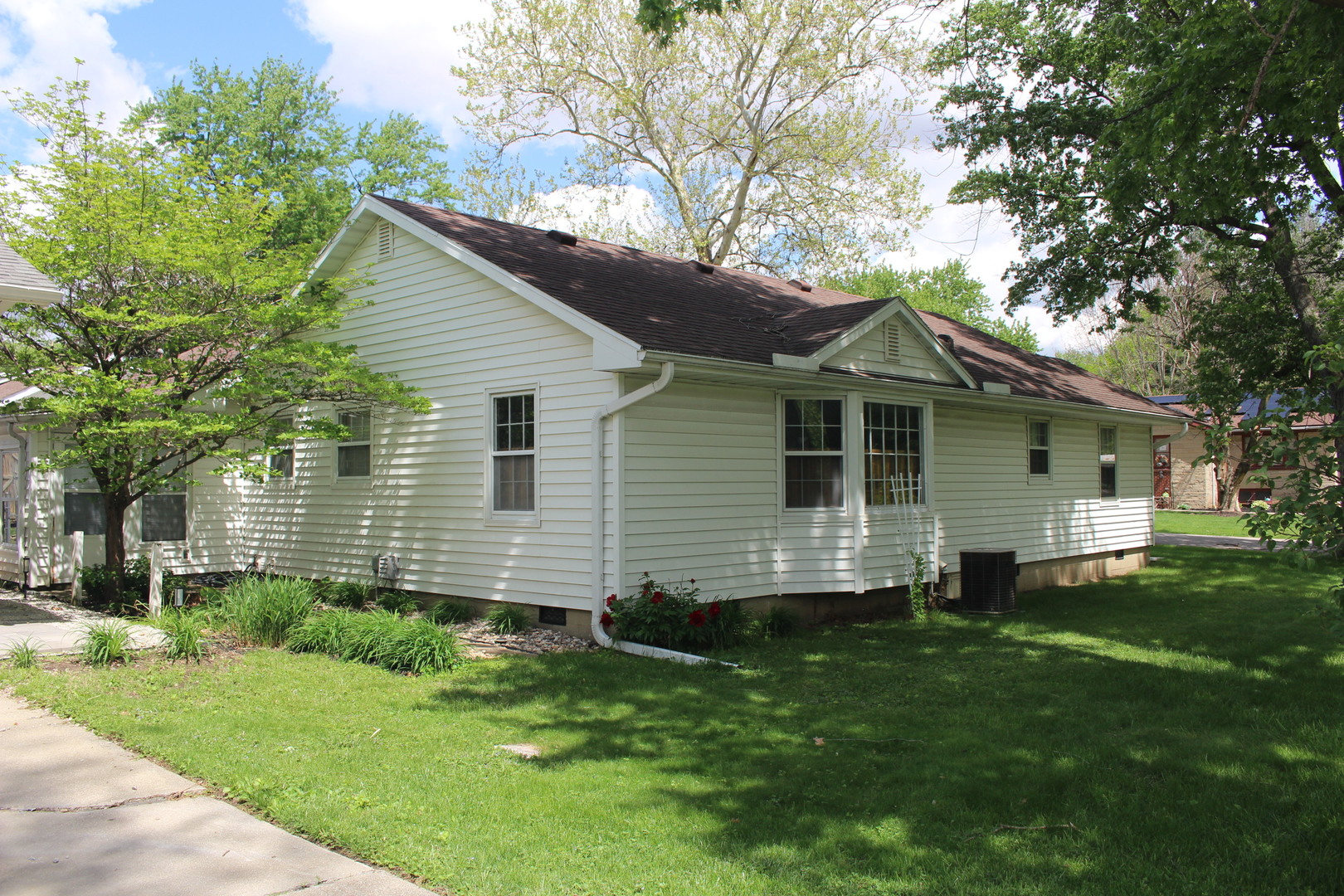 517 S Wilson Street, Clinton, IL 61727