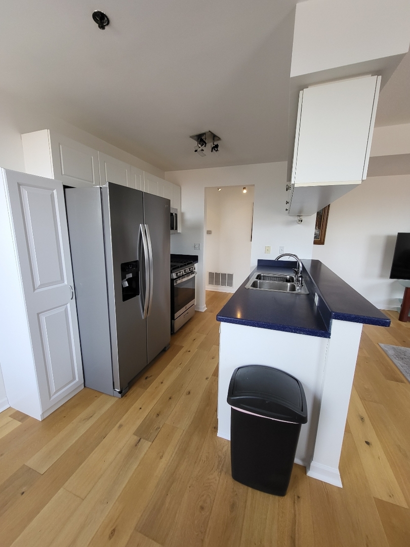 400 VILLAGE Circle #108, Willow Springs, IL 60480