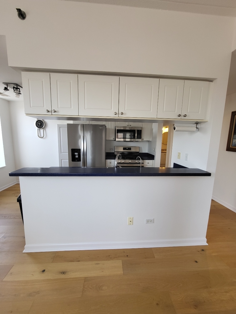 400 VILLAGE Circle #108, Willow Springs, IL 60480