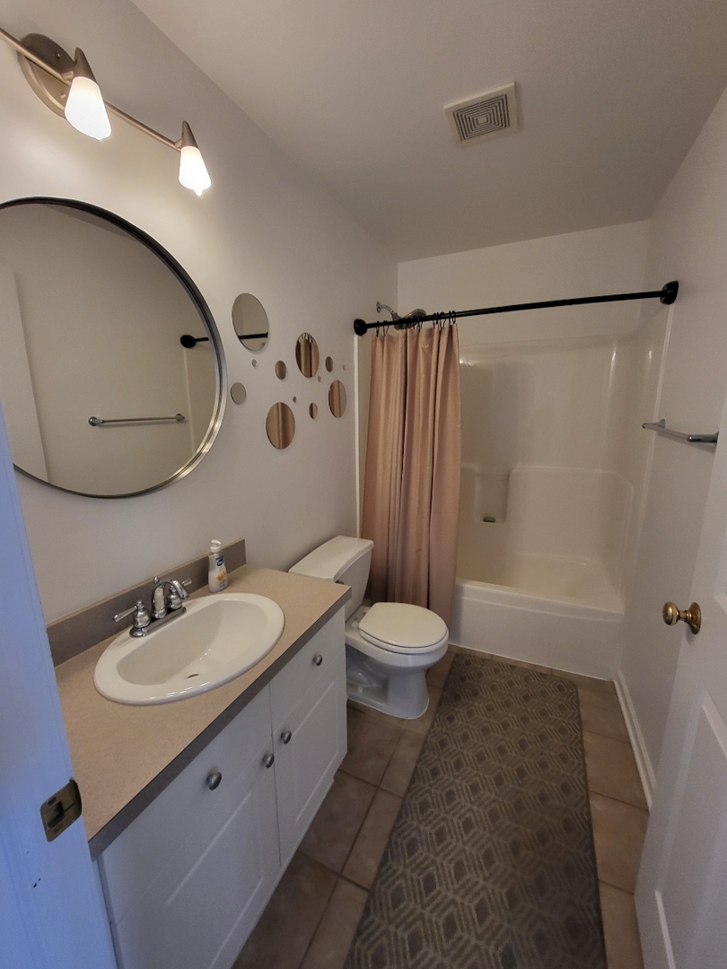 400 VILLAGE Circle #108, Willow Springs, IL 60480