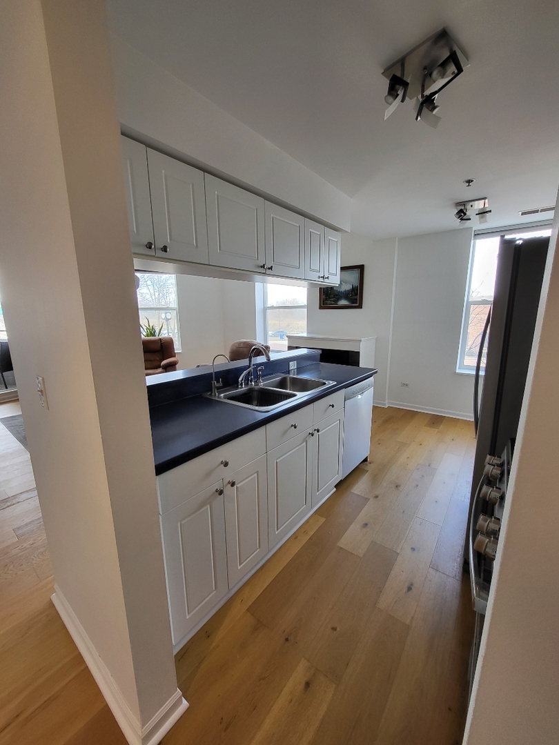 400 VILLAGE Circle #108, Willow Springs, IL 60480