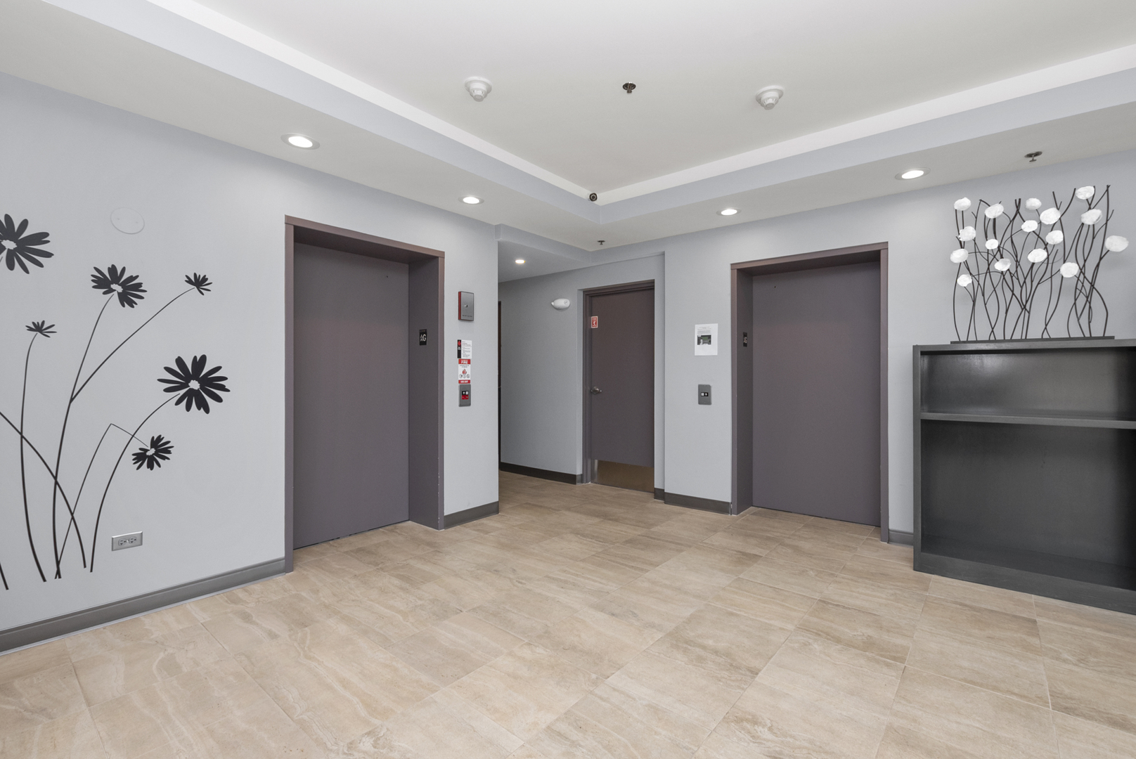 400 VILLAGE Circle #108, Willow Springs, IL 60480