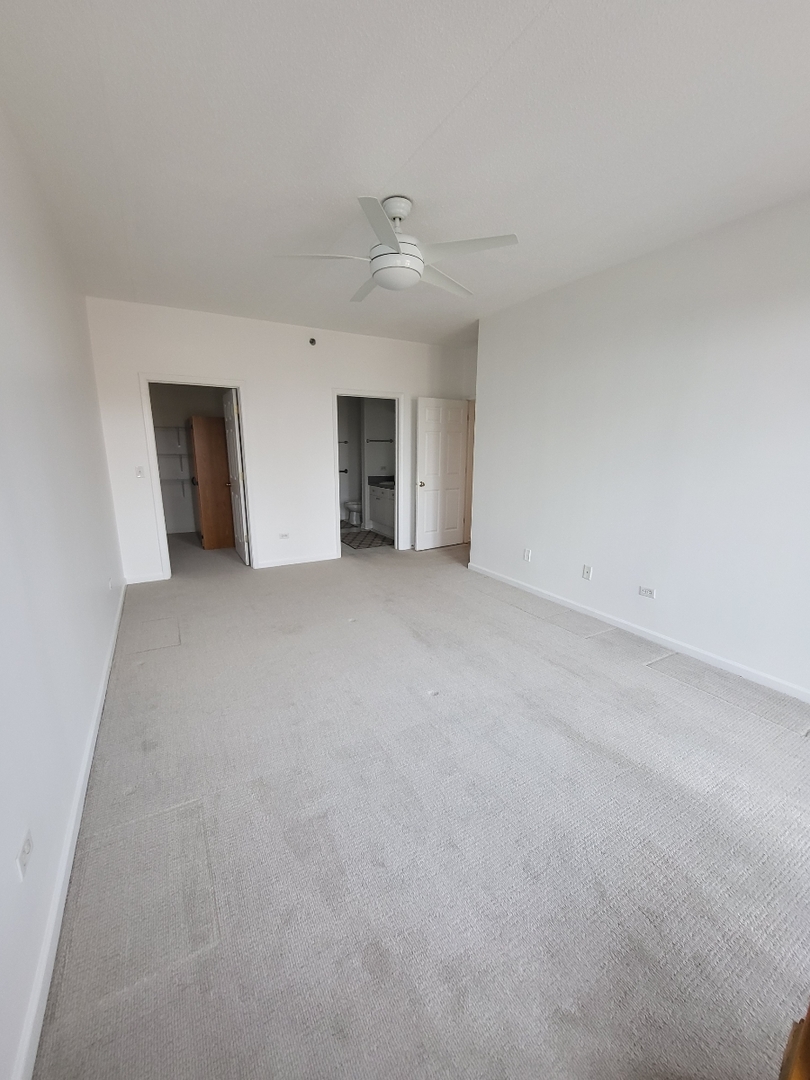 400 VILLAGE Circle #108, Willow Springs, IL 60480