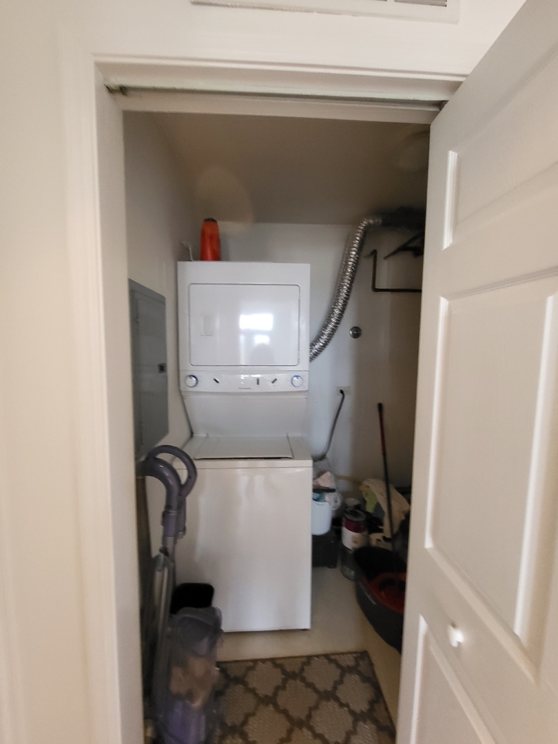 400 VILLAGE Circle #108, Willow Springs, IL 60480