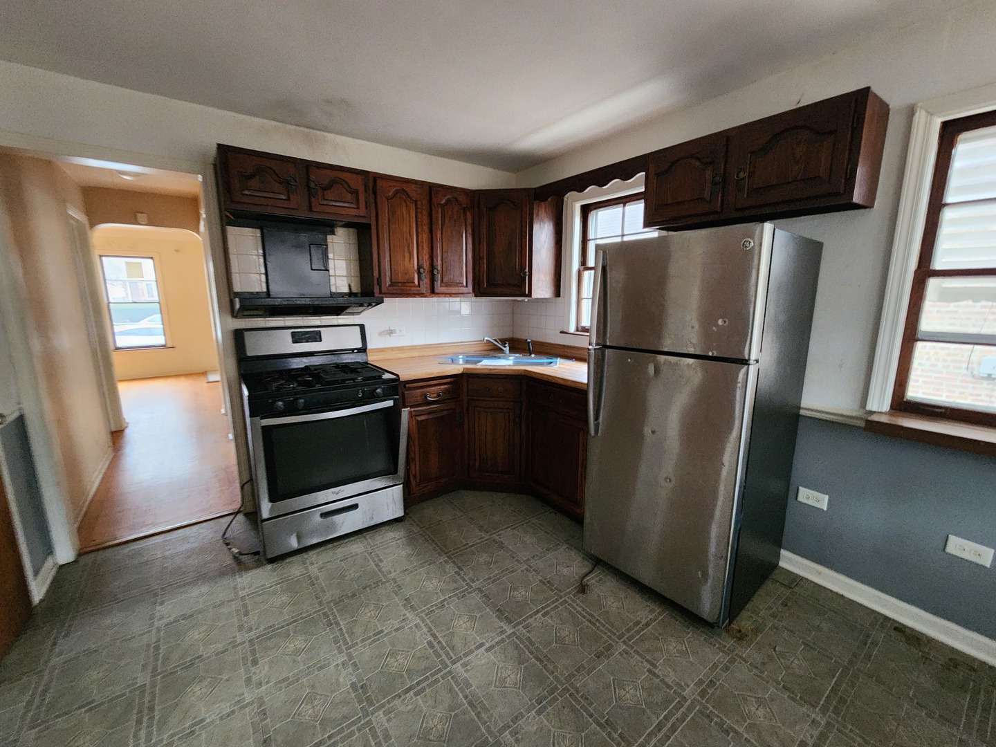 9614 S Maplewood Avenue, Evergreen Park, IL 60805