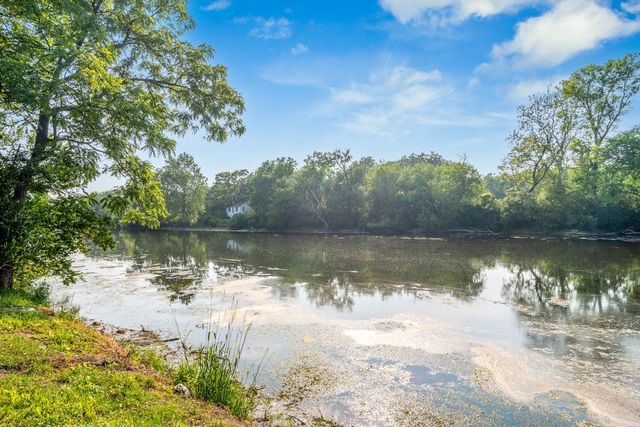 706 W Sycamore Street, Millington, IL 60537