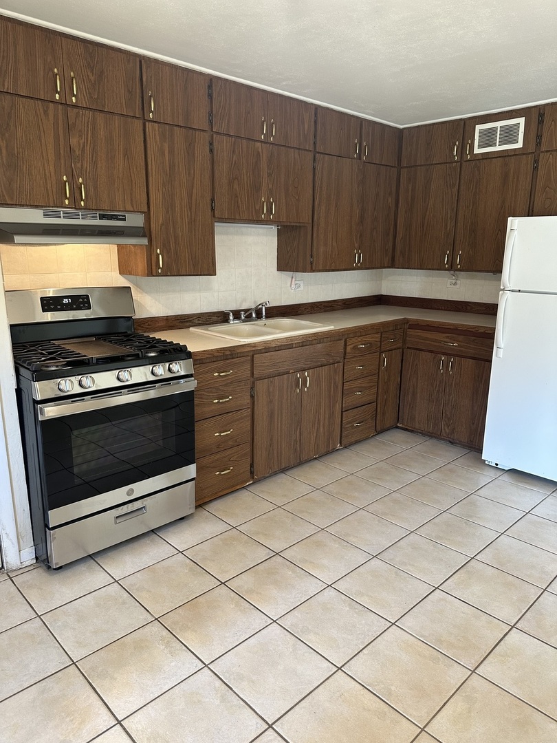 16664 W Aptakisic Road #1E, Lincolnshire, IL 60069