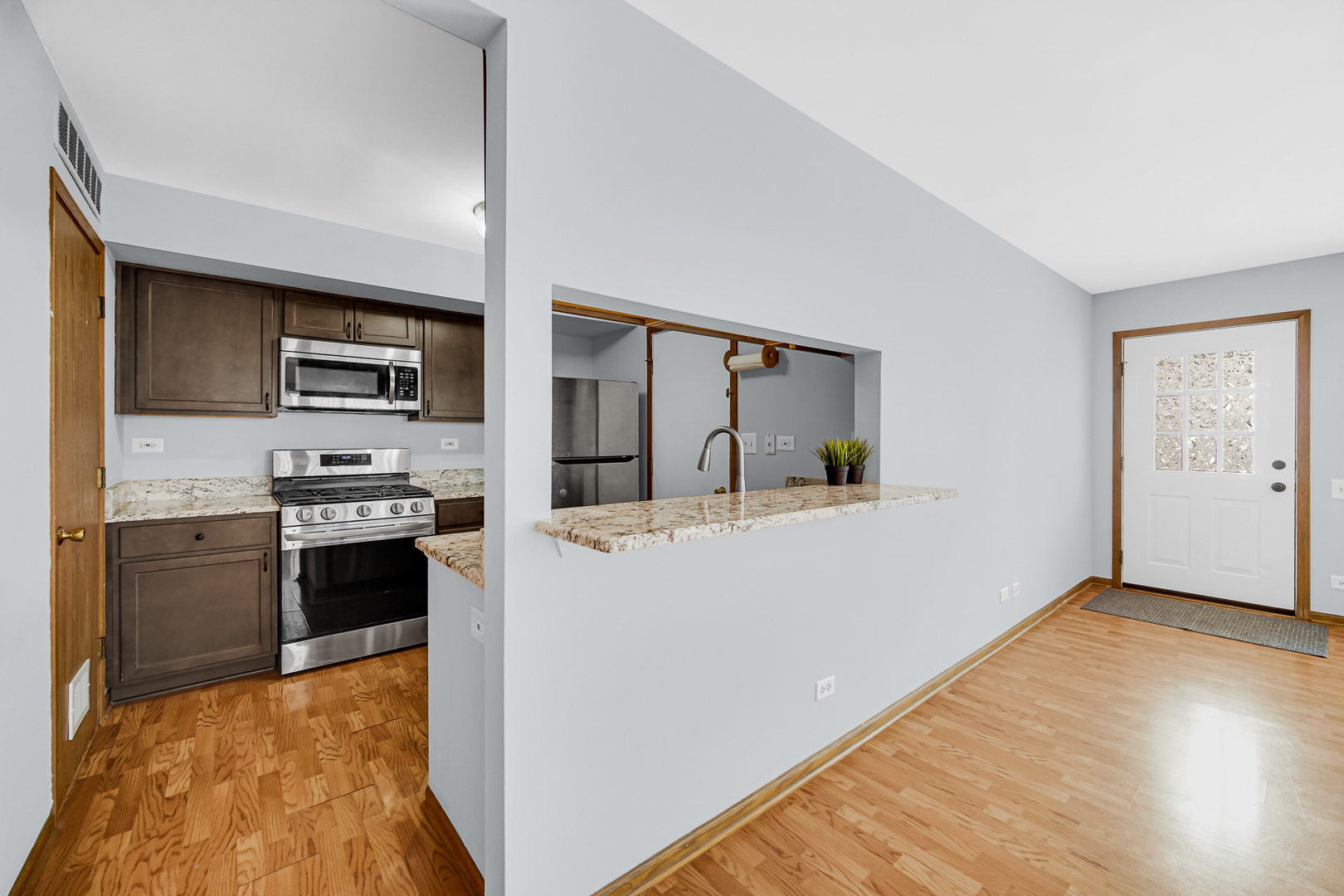 369 Gregory Street, Aurora, IL 60504