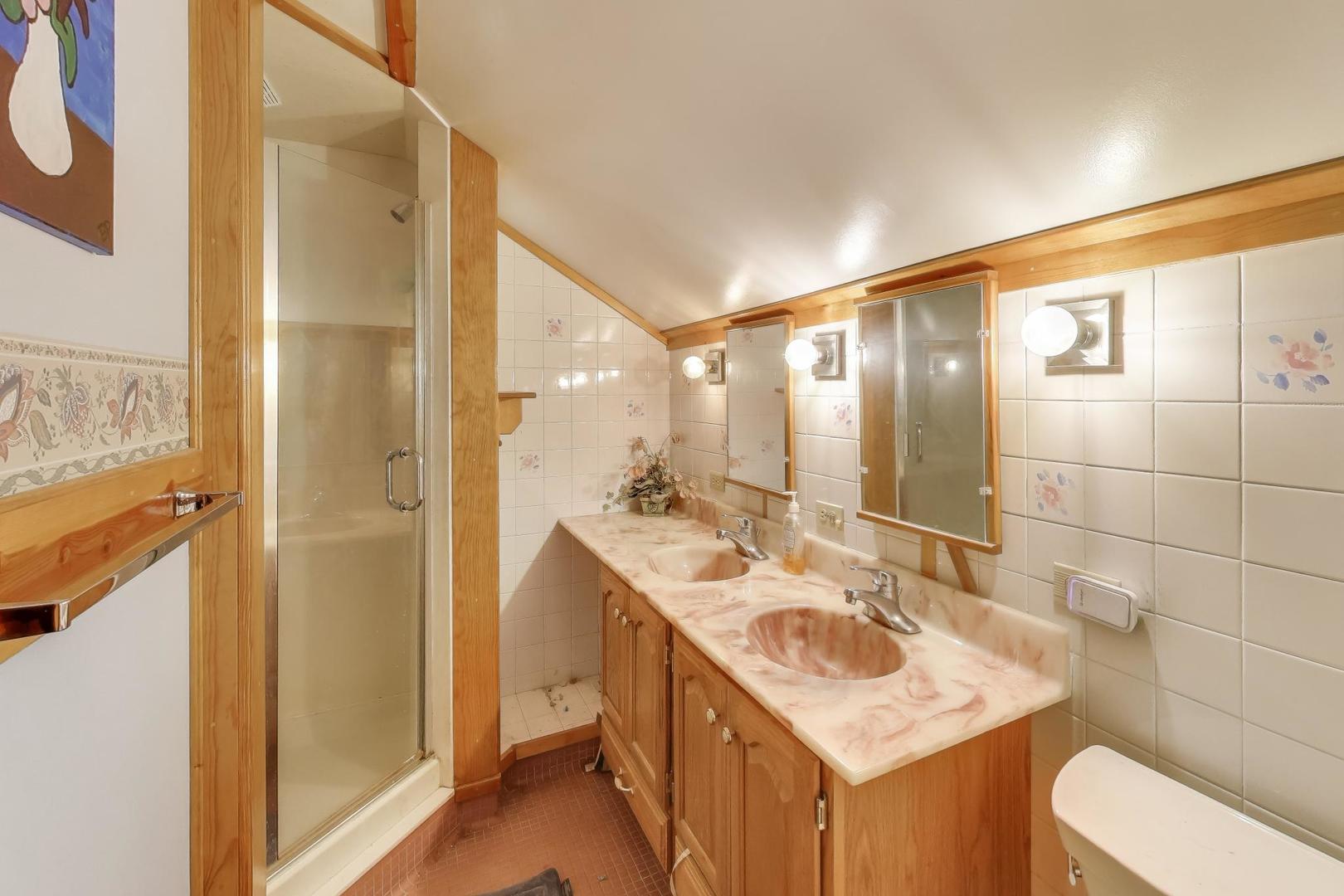 212 E Elm Avenue, La Grange, IL 60525