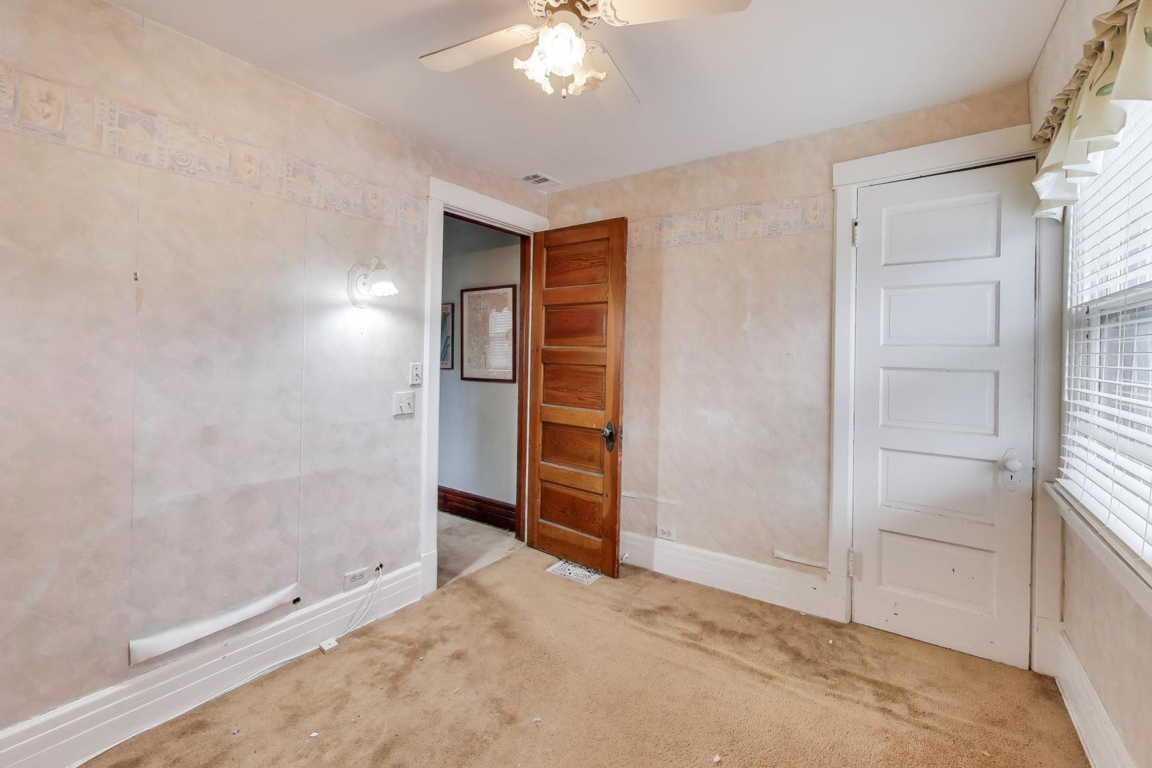 212 E Elm Avenue, La Grange, IL 60525