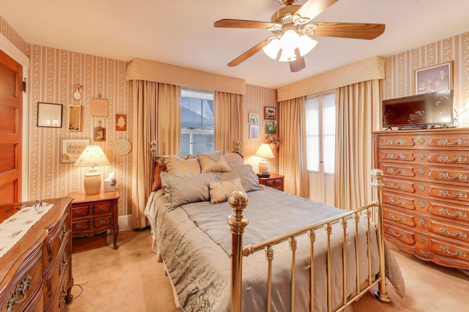 212 E Elm Avenue, La Grange, IL 60525