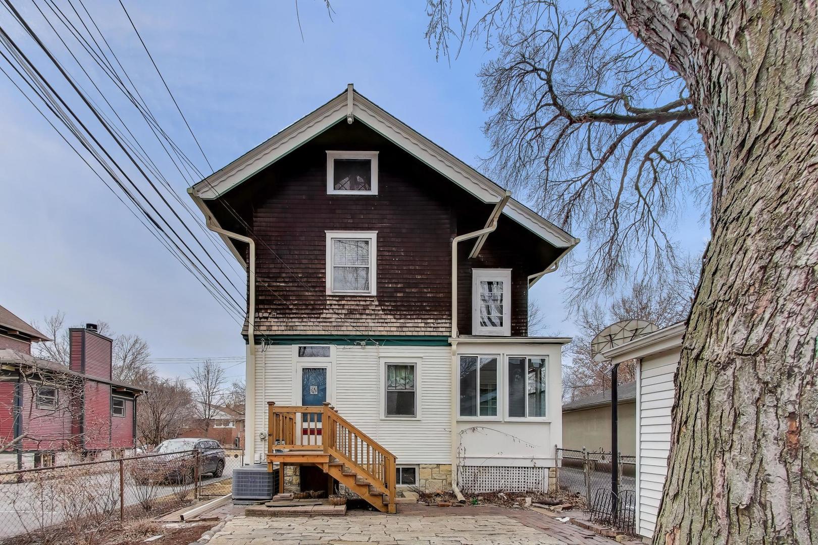 212 E Elm Avenue, La Grange, IL 60525