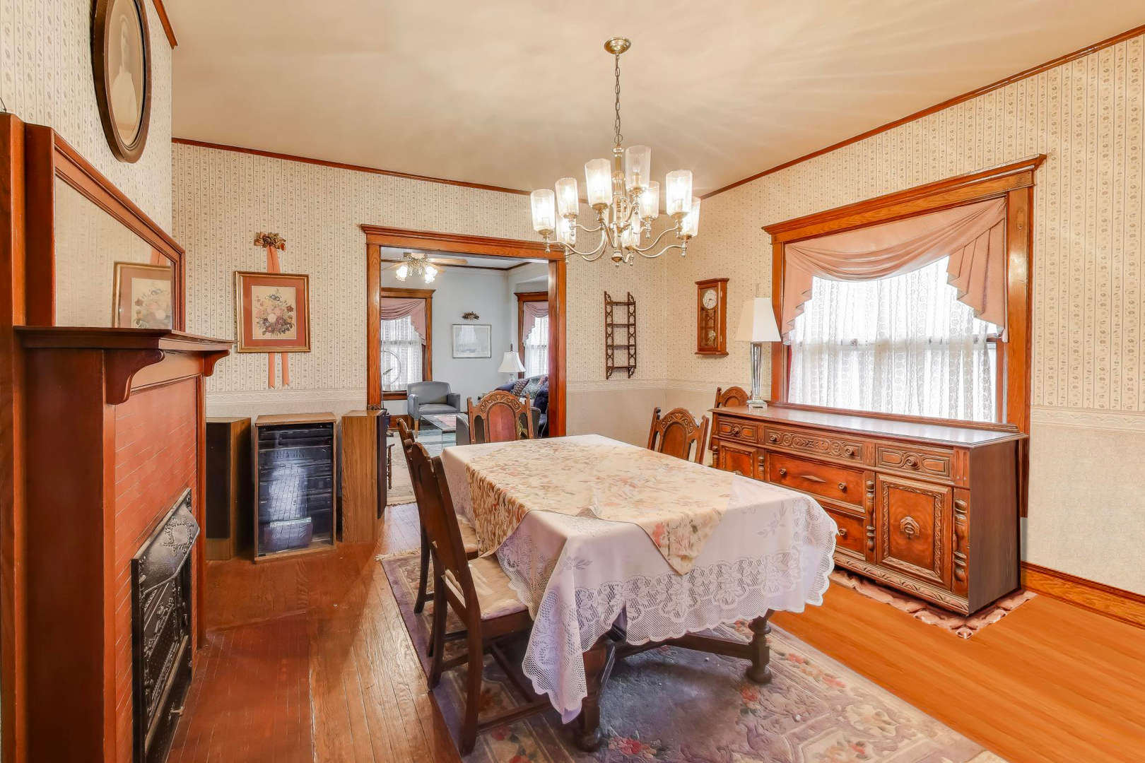 212 E Elm Avenue, La Grange, IL 60525