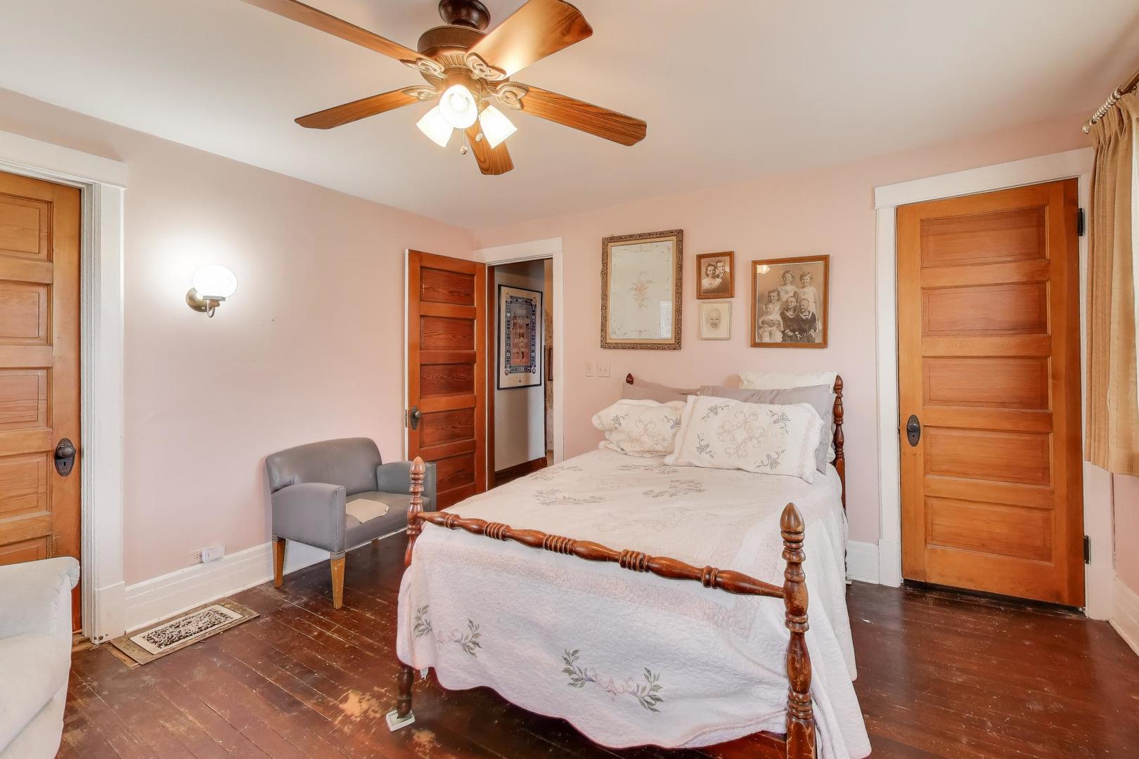 212 E Elm Avenue, La Grange, IL 60525