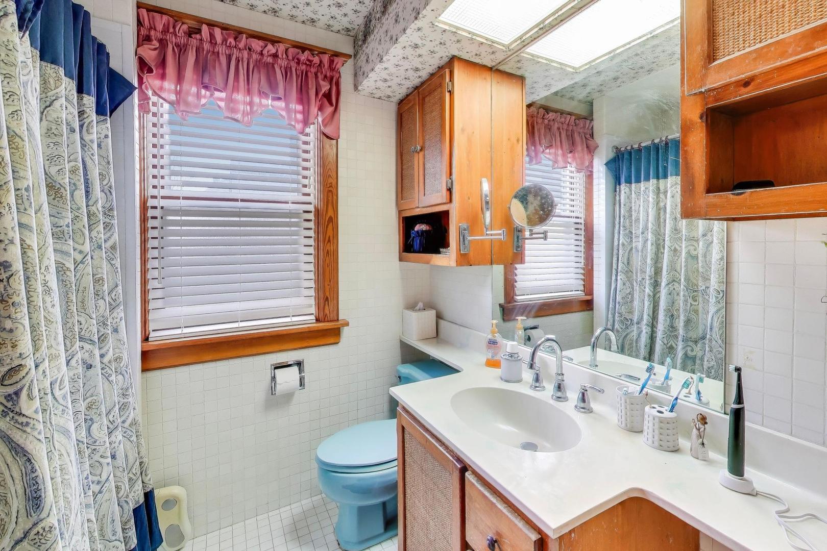 212 E Elm Avenue, La Grange, IL 60525