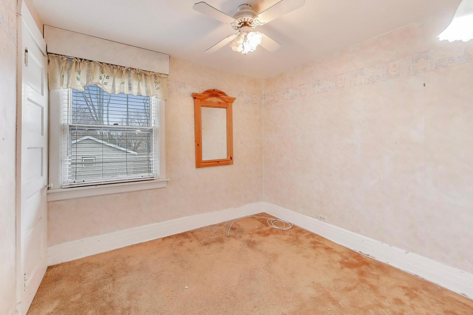 212 E Elm Avenue, La Grange, IL 60525