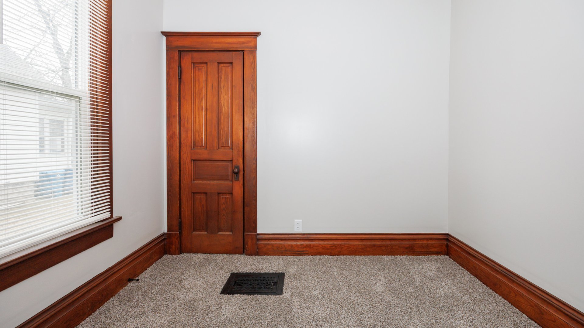 907 E Madison Street, Pontiac, IL 61764