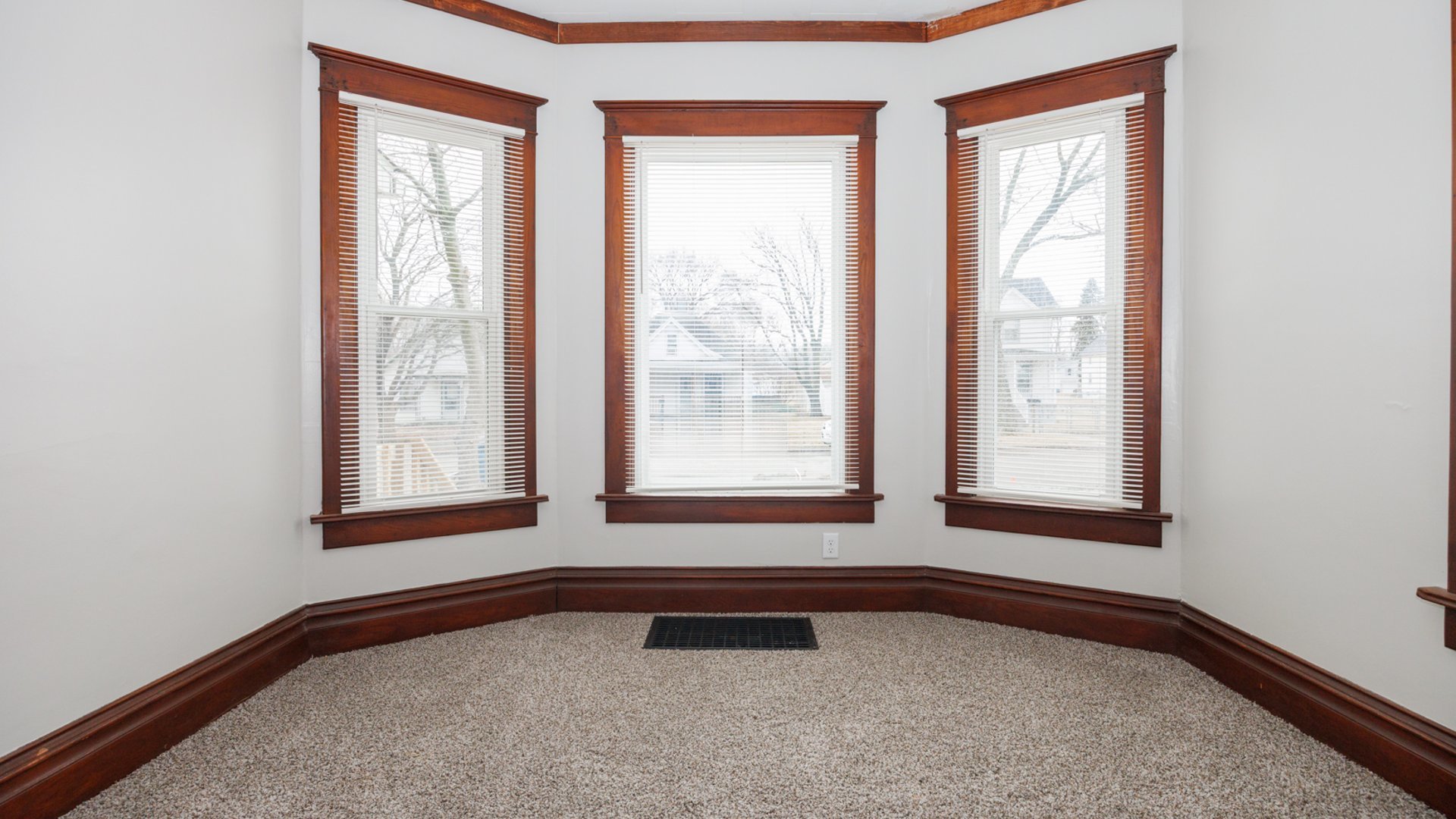 907 E Madison Street, Pontiac, IL 61764