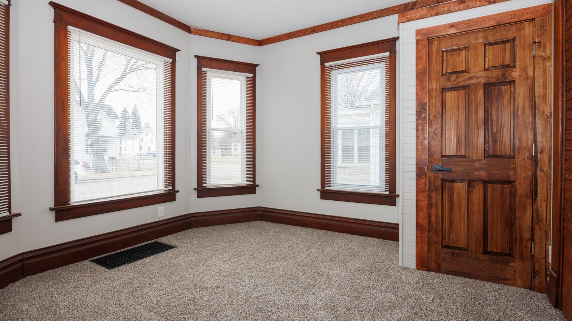 907 E Madison Street, Pontiac, IL 61764