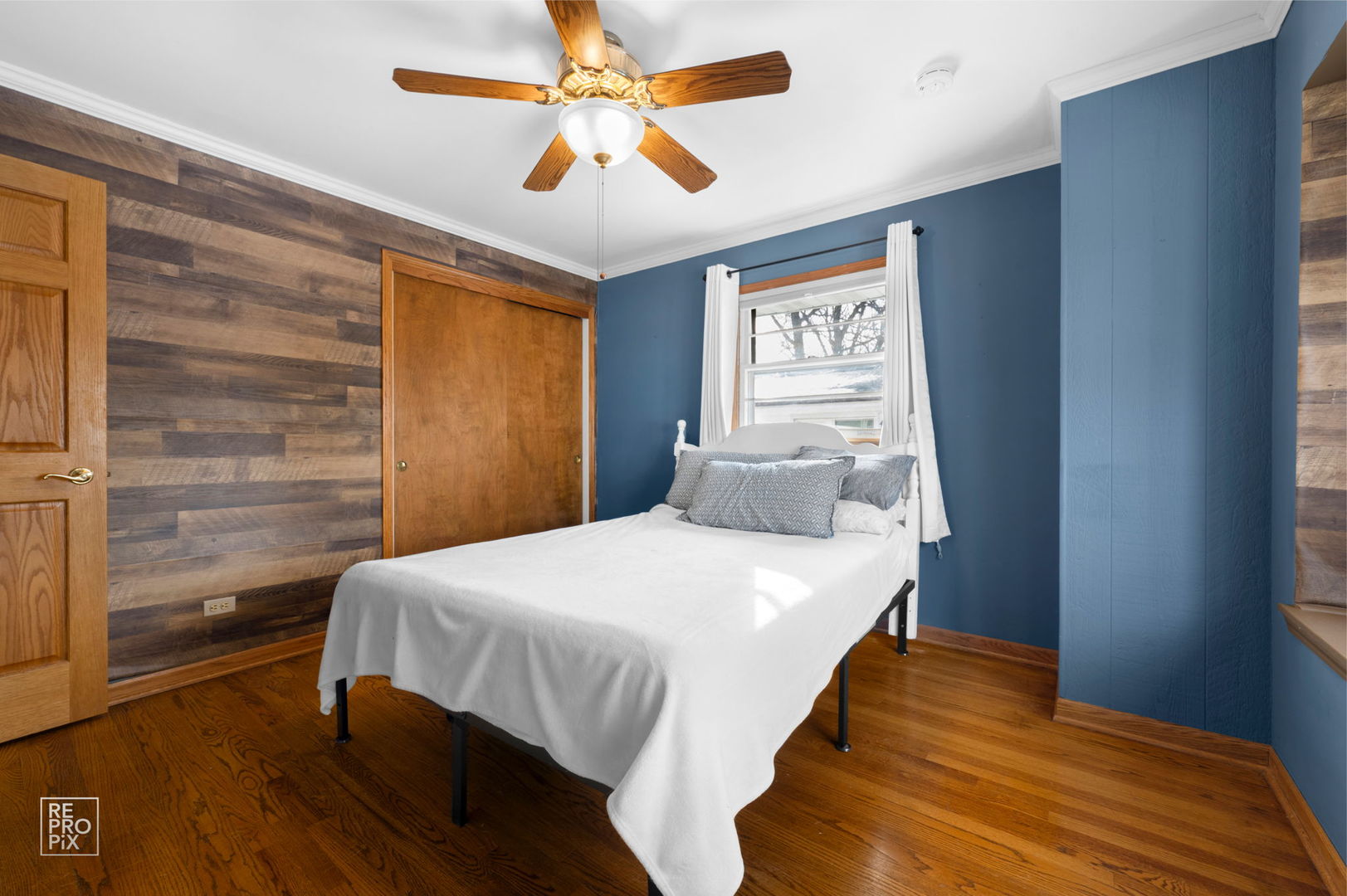 138 N Elmwood Avenue, Wood Dale, IL 60191