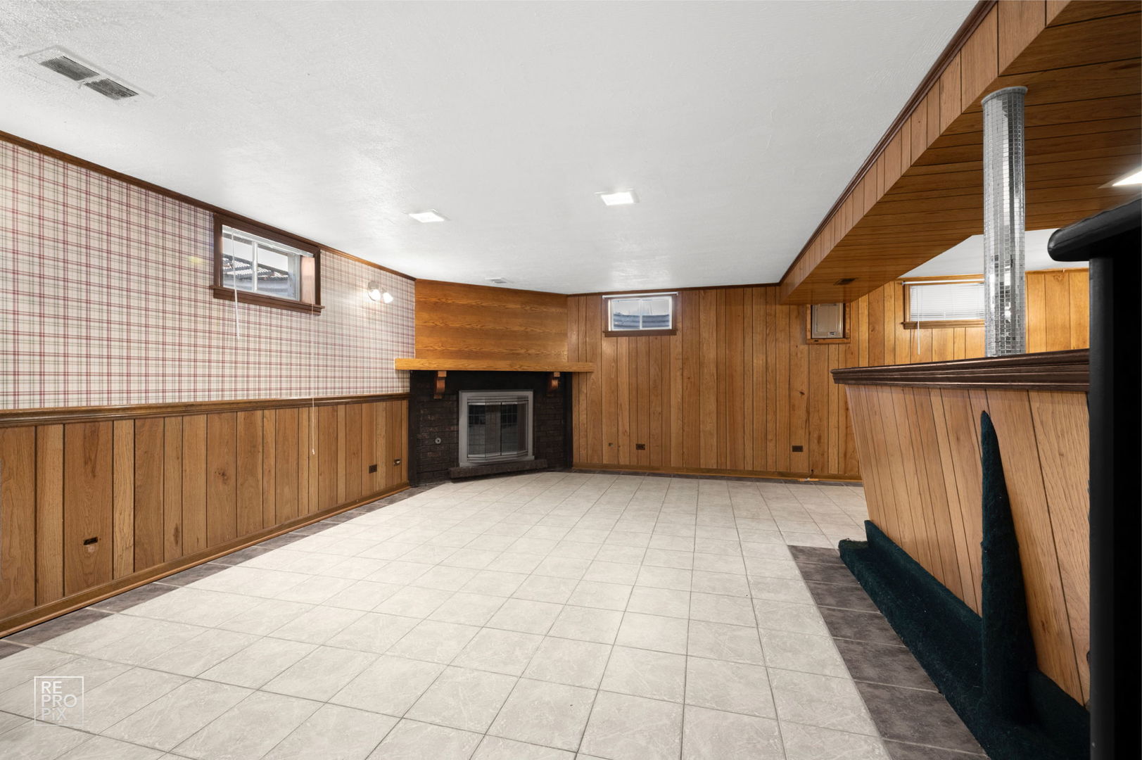 138 N Elmwood Avenue, Wood Dale, IL 60191