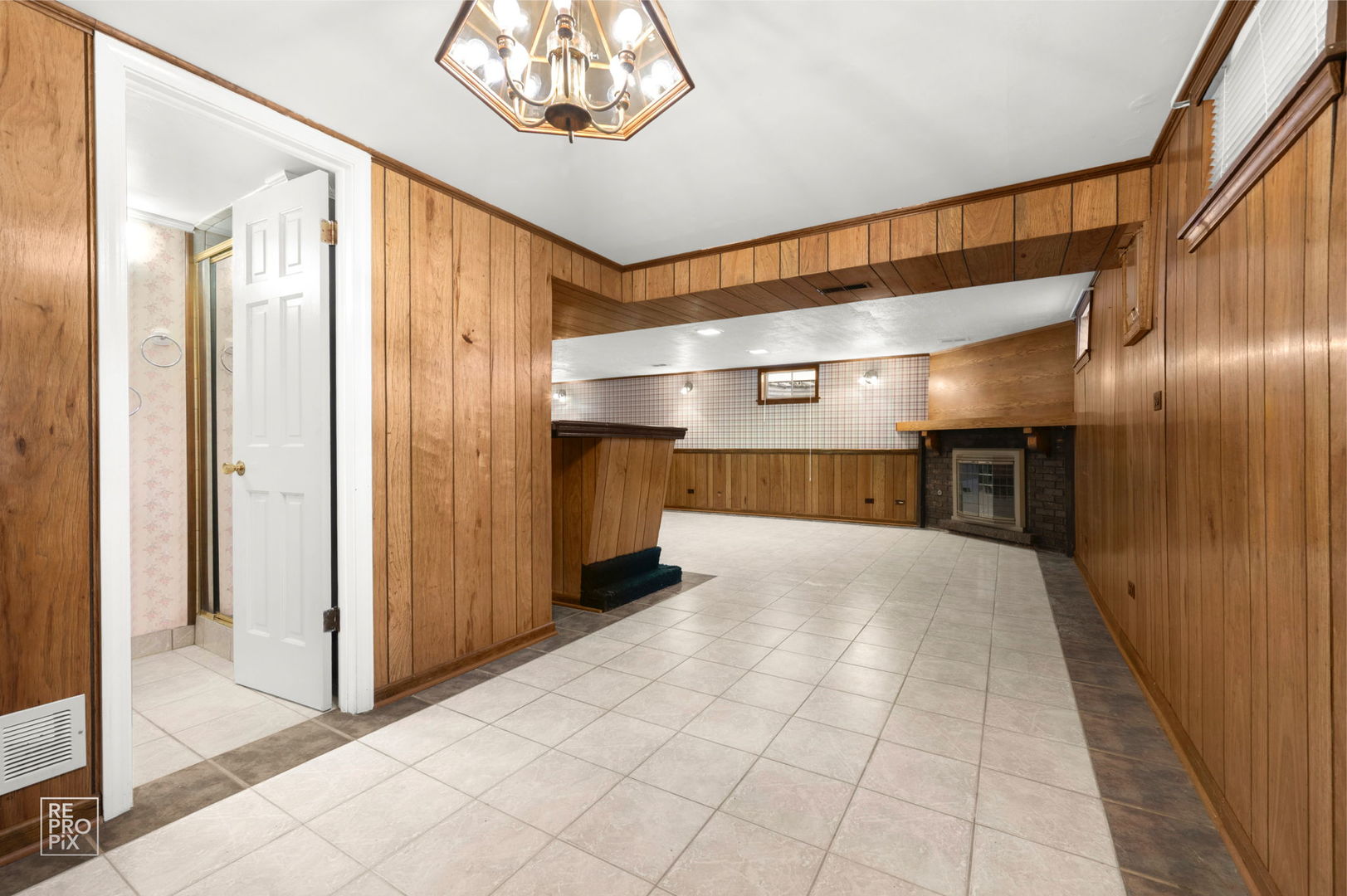 138 N Elmwood Avenue, Wood Dale, IL 60191