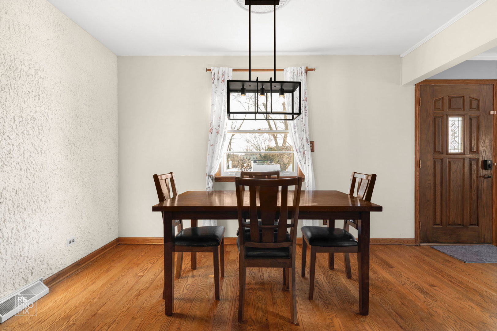 138 N Elmwood Avenue, Wood Dale, IL 60191