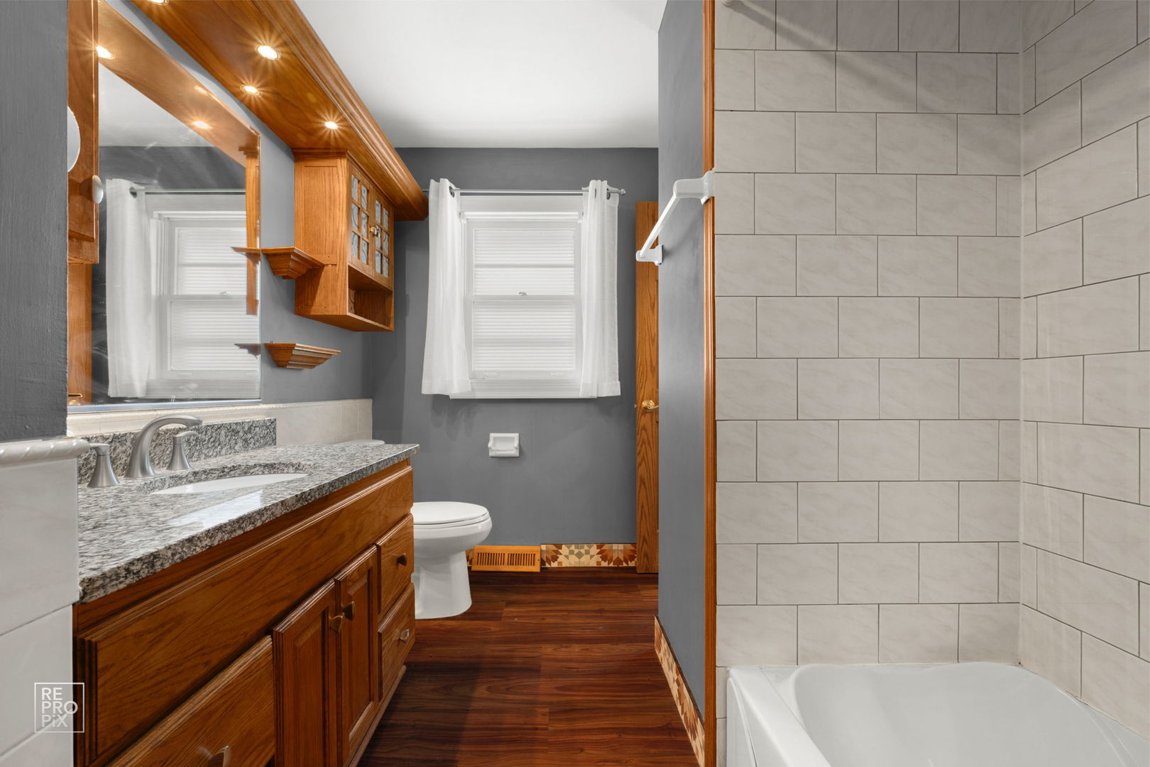 138 N Elmwood Avenue, Wood Dale, IL 60191