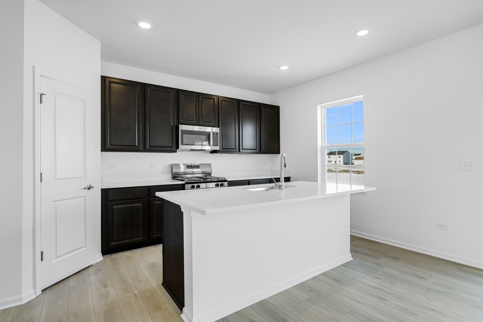 377 Danforth Drive, Oswego, IL 60543