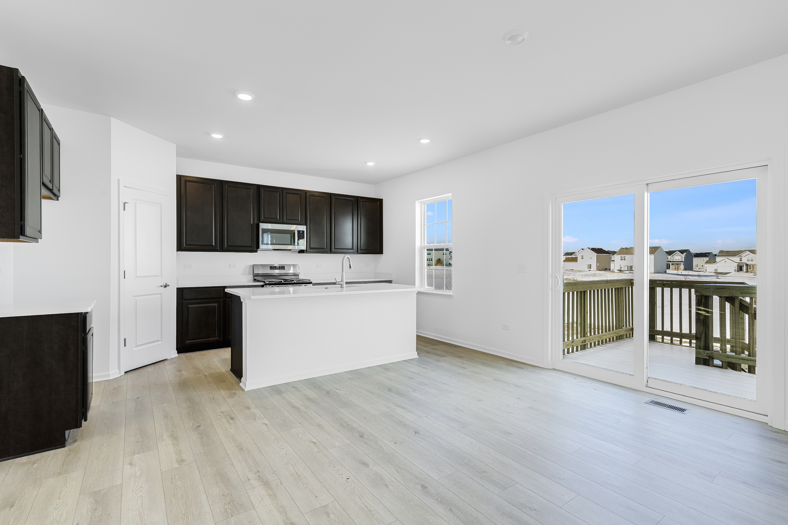 377 Danforth Drive, Oswego, IL 60543