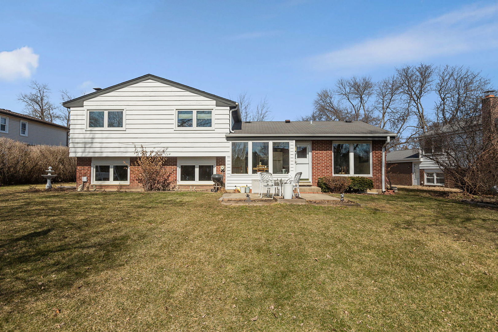 911 E Burr Oak Drive, Arlington Heights, IL 60004