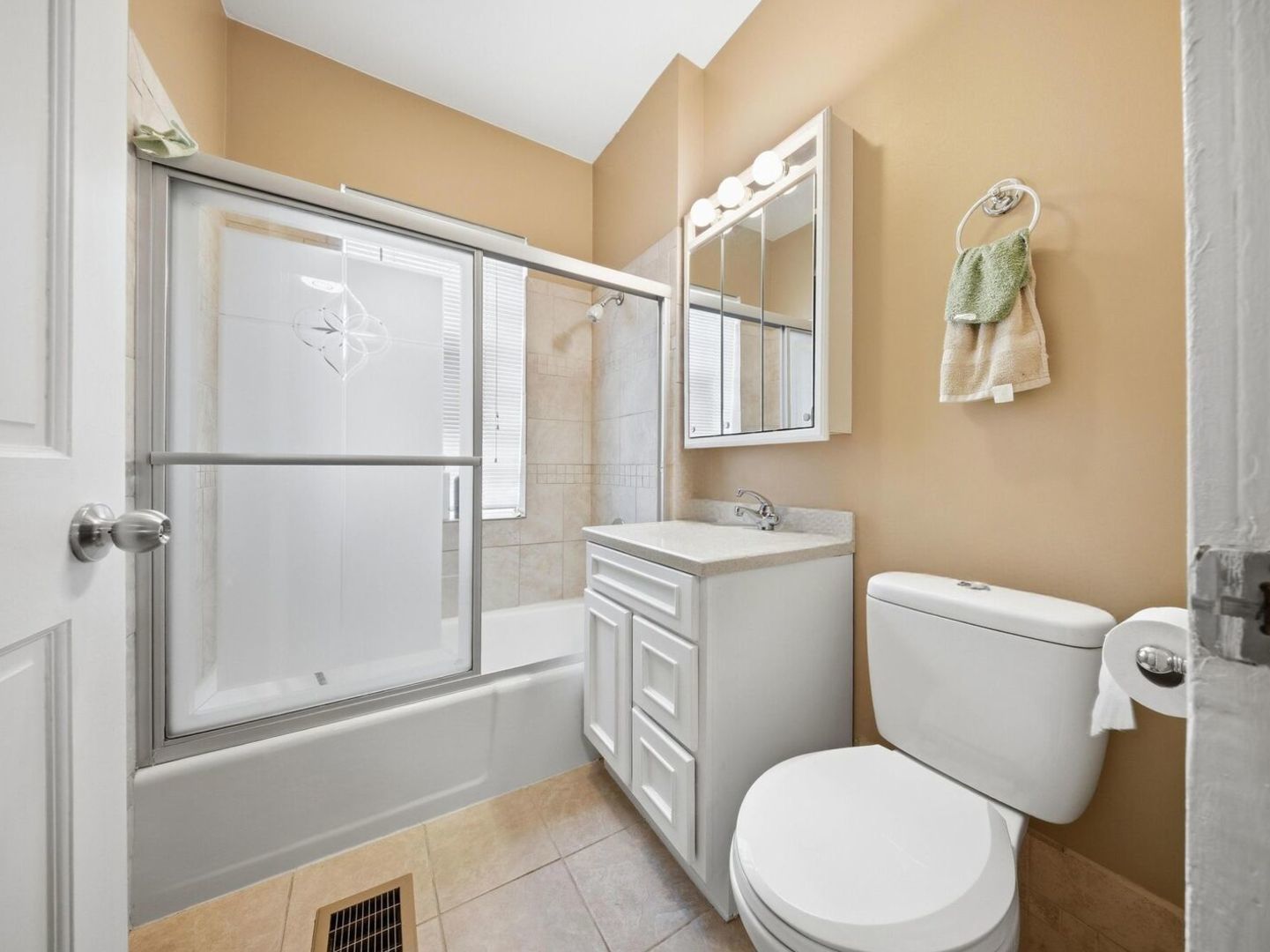 606 N 8th Avenue, Maywood, IL 60153