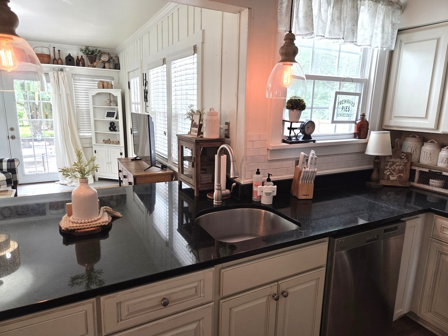 907 W Hovey Avenue, Normal, IL 61761