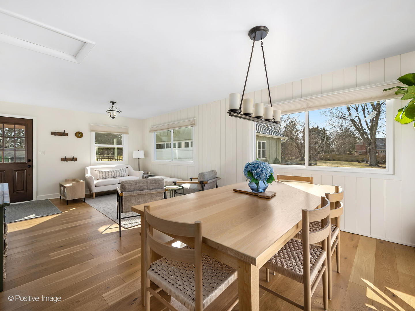 212 Woodstock Avenue, Clarendon Hills, IL 60514