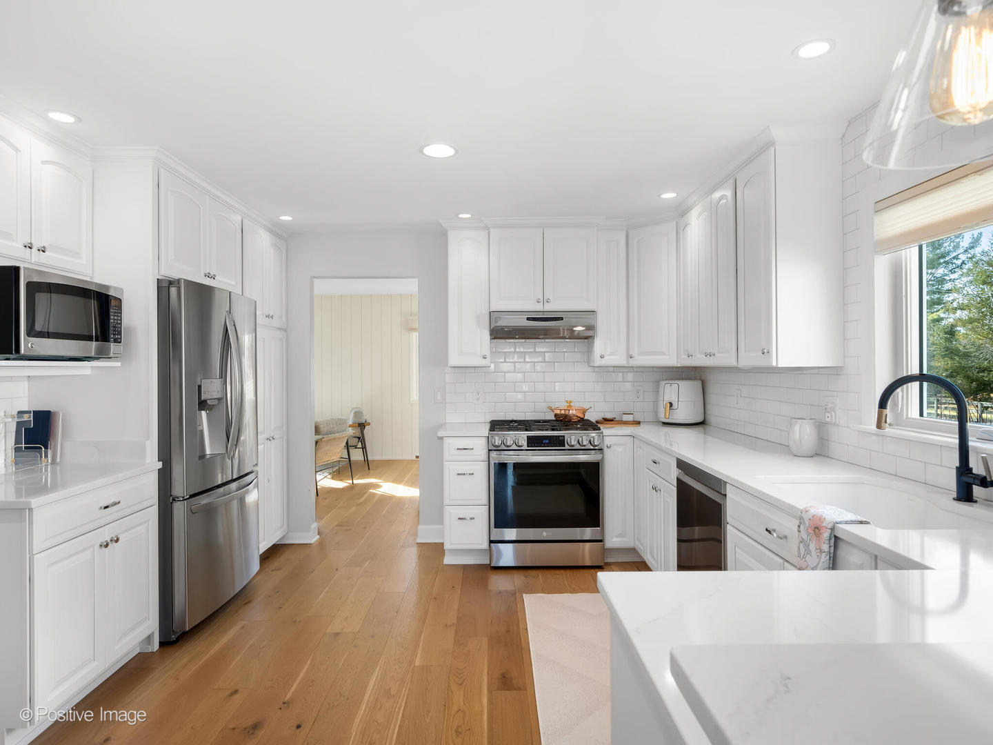 212 Woodstock Avenue, Clarendon Hills, IL 60514