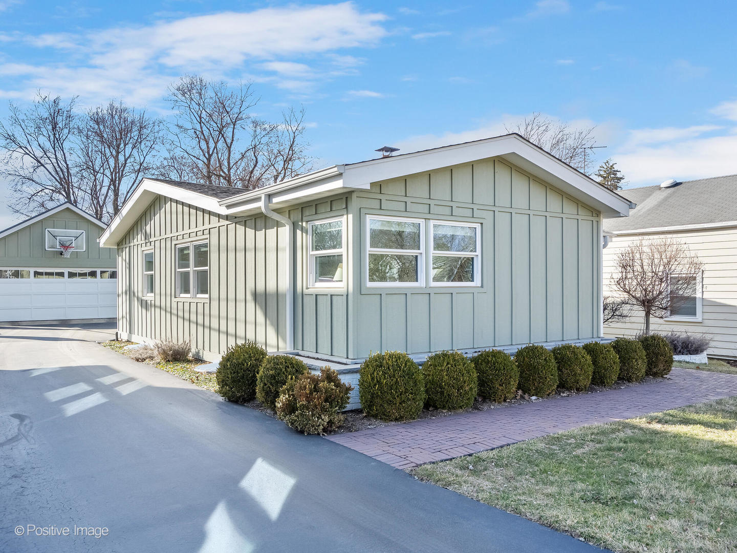 212 Woodstock Avenue, Clarendon Hills, IL 60514