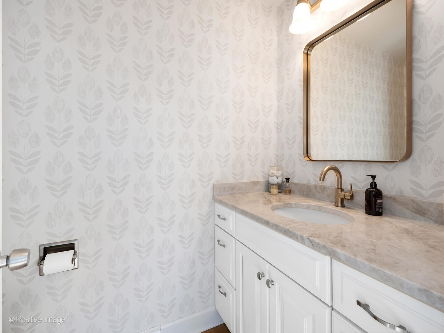 212 Woodstock Avenue, Clarendon Hills, IL 60514